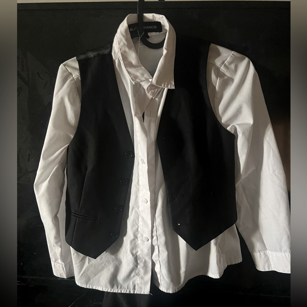 Boys, size 8-10 suit with vest.Perfect for dressing up the little in your life!